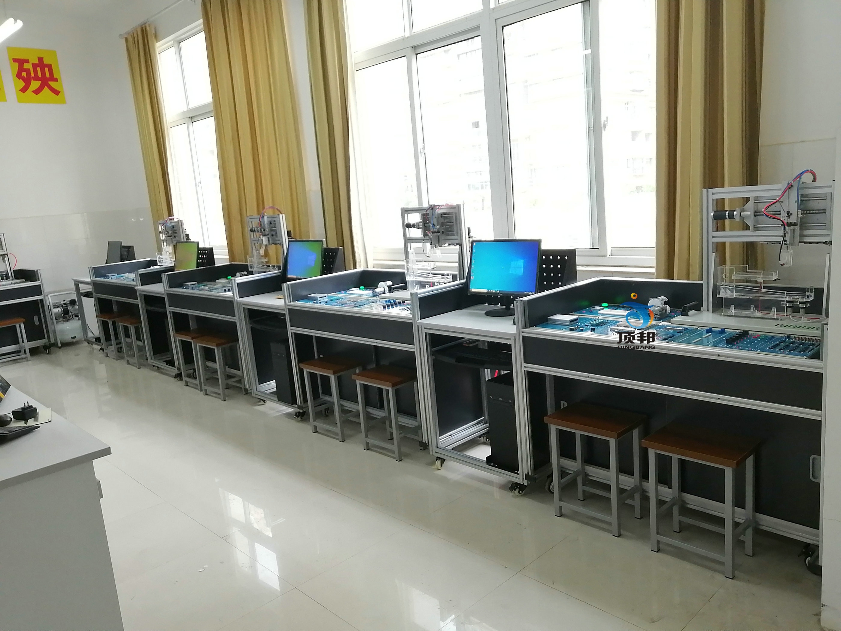 单片机技术应用实训考核装置(图3) 单片机技术应用实训考核装置