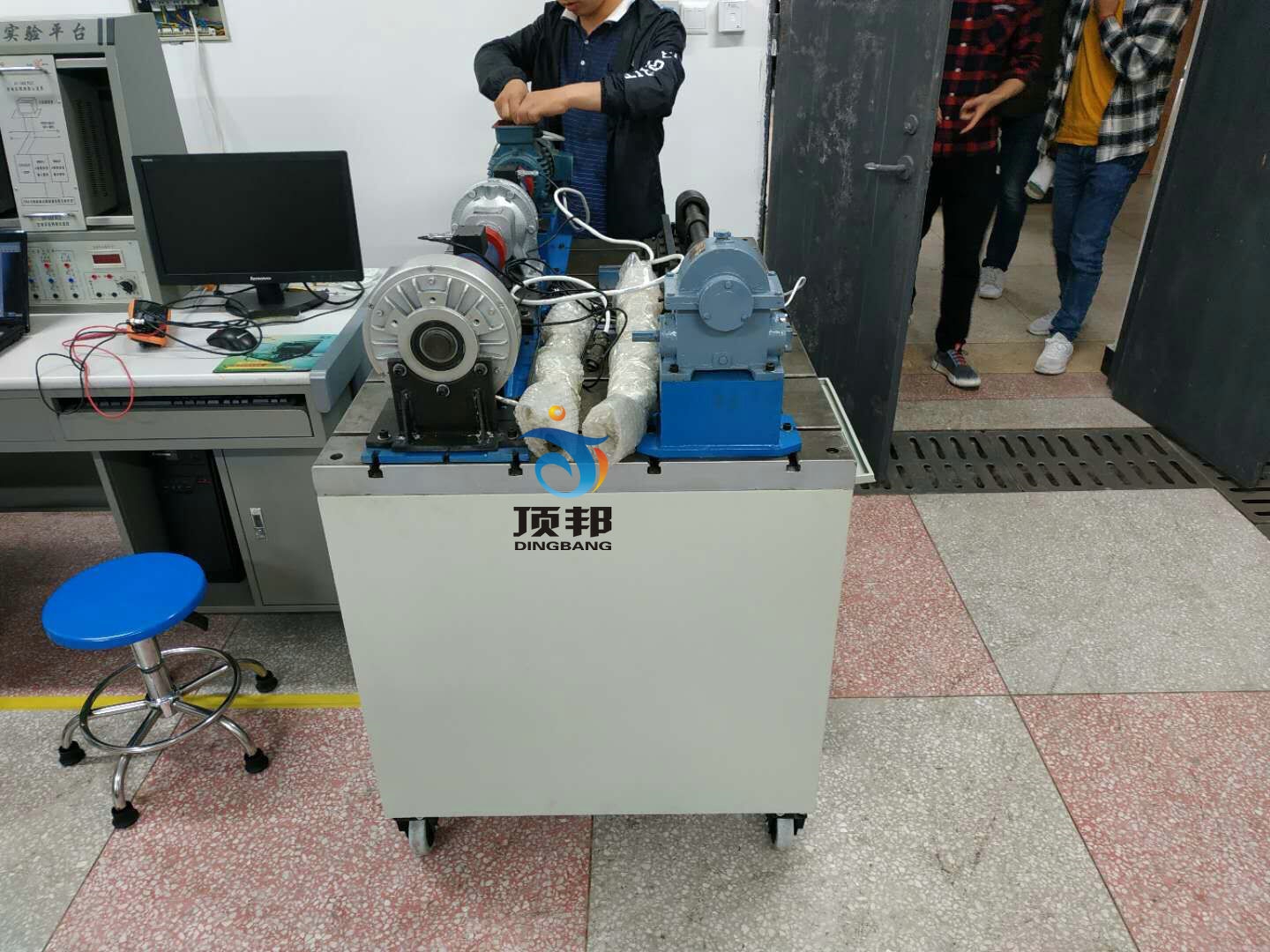 机械传动方案创意组合及参数分析实验台(图2) 机械传动方案创意组合及参数分析实验台
