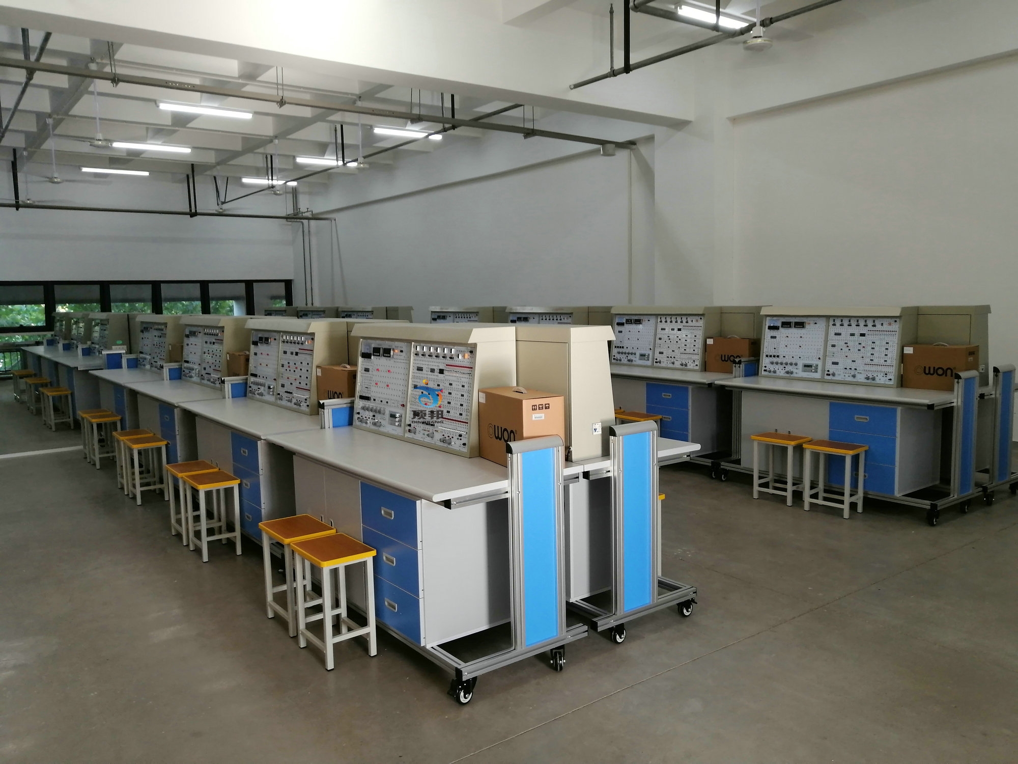 电子学综合实验装置(图2) 电子学综合实验装置