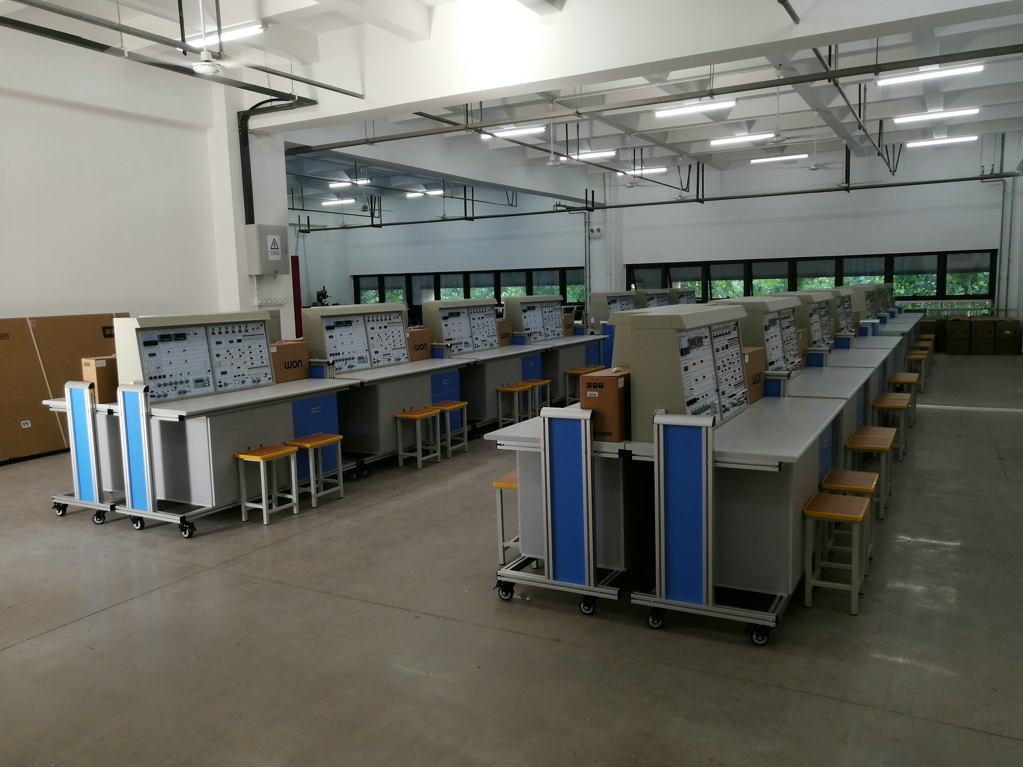电子学综合实验装置(图3) 电子学综合实验装置